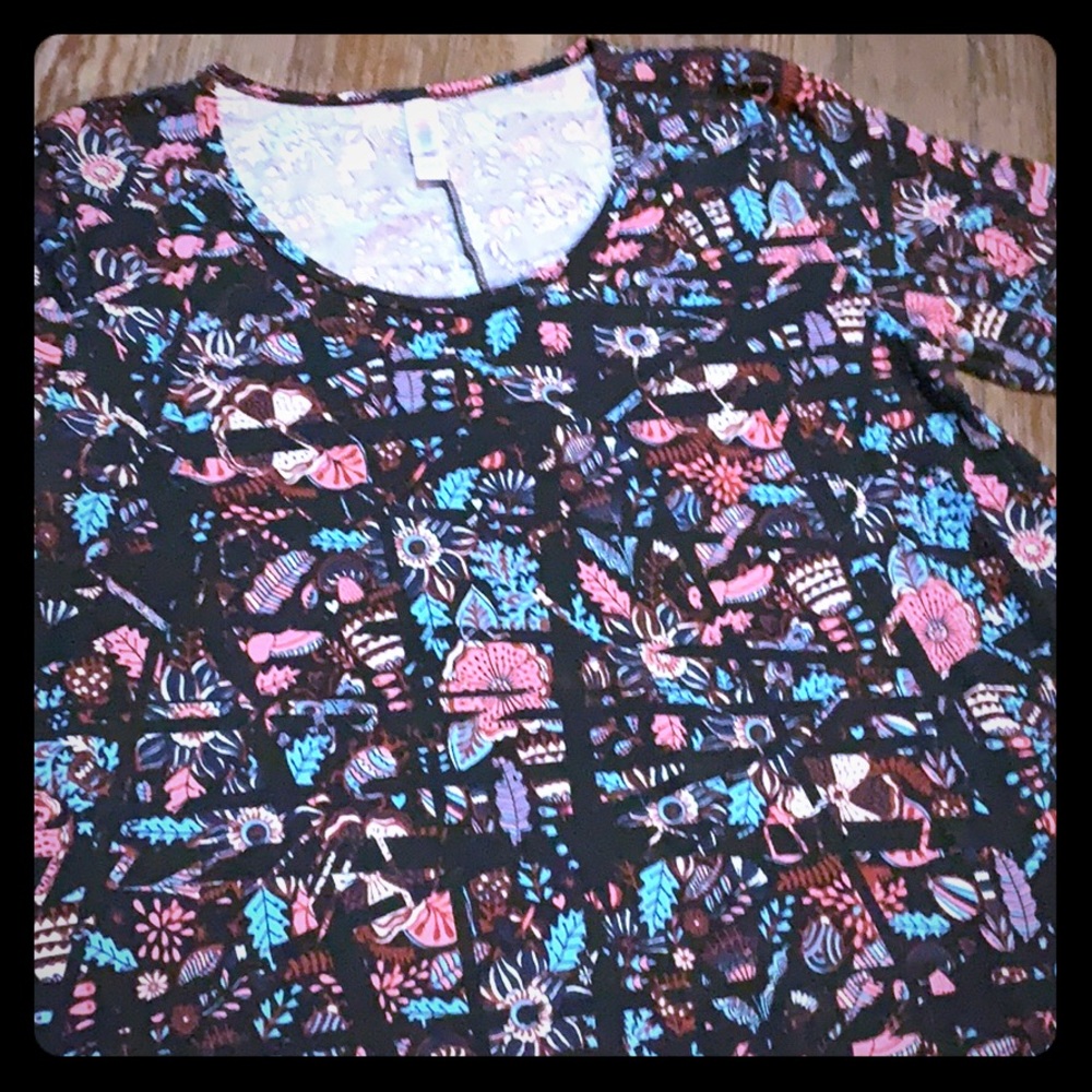 LuLaRoe Perfect T - Size M